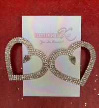 Load image into Gallery viewer, Rhinestone Heart earrings (gold)
