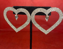 Load image into Gallery viewer, Rhinestone Heart earrings (gold)
